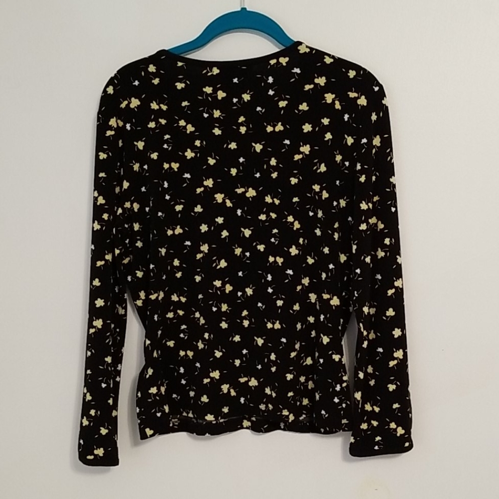 Nine West Black and Cream Print Top in Size Medium - Picture 9 of 9